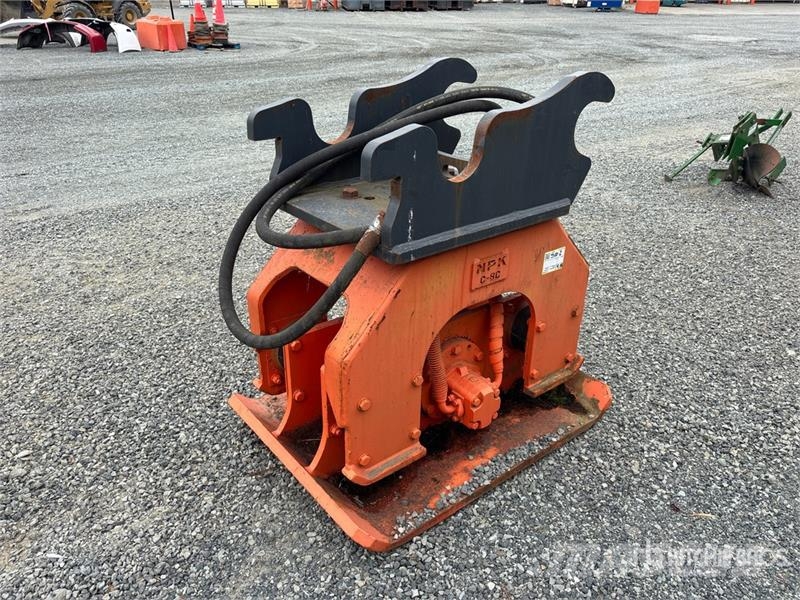 DaeQuip EC290 46 in Plate Compactor Attachment Placas compactadoras