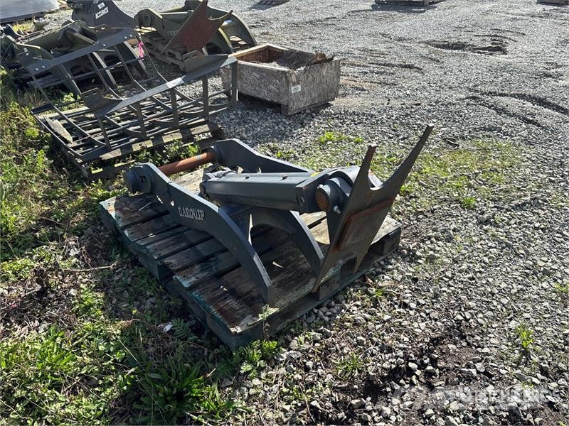 DaeQuip HE120 22 in Hydraulic Excavator Thumb (Unused) دلاء