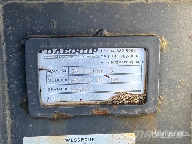 DaeQuip HE120 22 in Hydraulic Excavator Thumb (Unused) دلاء