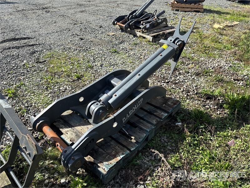 DaeQuip HE120 22 in Hydraulic Excavator Thumb (Unused) دلاء