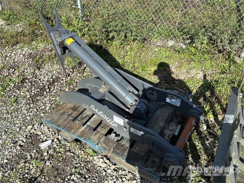 DaeQuip HE120 22 in Hydraulic Excavator Thumb (Unused) دلاء