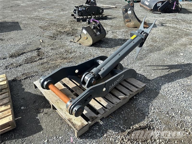 DaeQuip HE120 22 in Hydraulic Excavator Thumb (Unused) دلاء