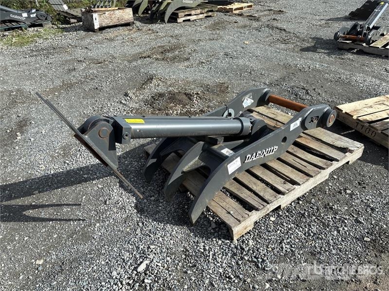 DaeQuip HE120 22 in Hydraulic Excavator Thumb (Unused) دلاء