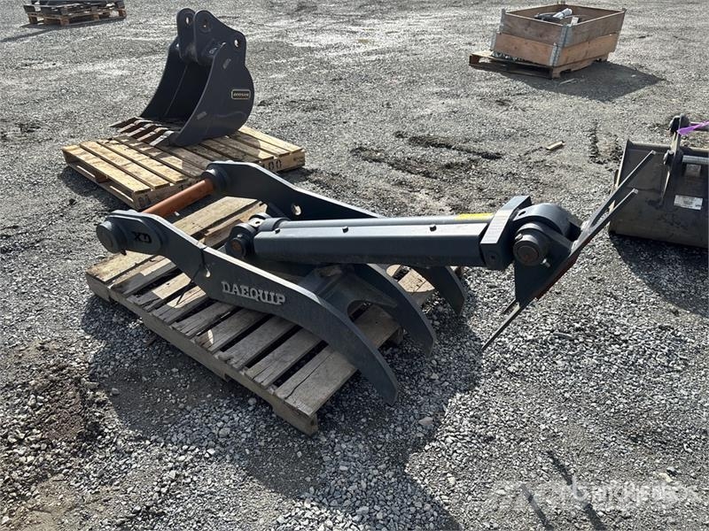 DaeQuip HE120 22 in Hydraulic Excavator Thumb (Unused) دلاء