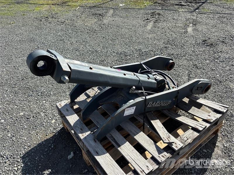 DaeQuip HE120 32 in Hydraulic Excavator Thumb (Unused) دلاء