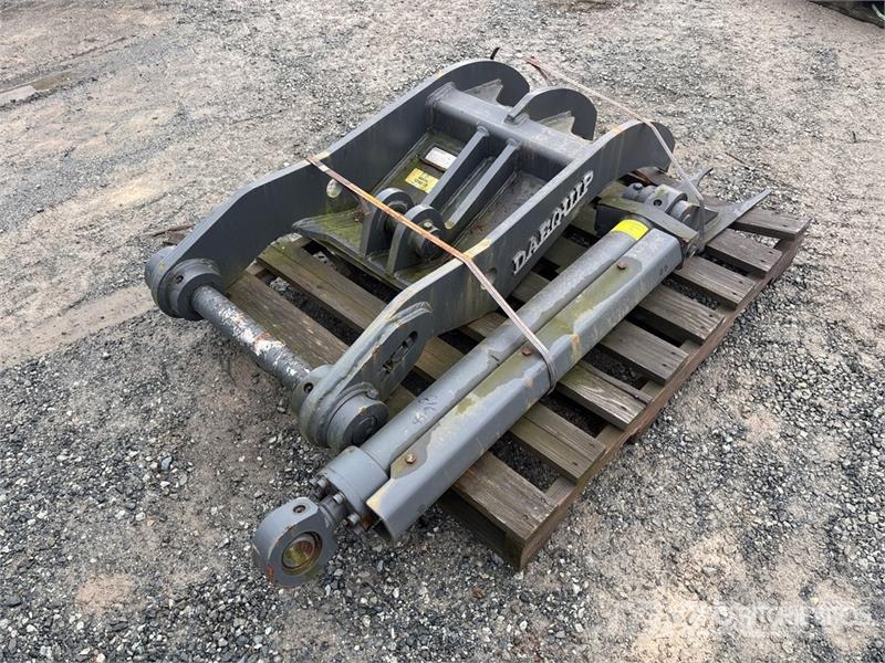 DaeQuip HE120 50 in Hydraulic Excavator Thumb Кофи