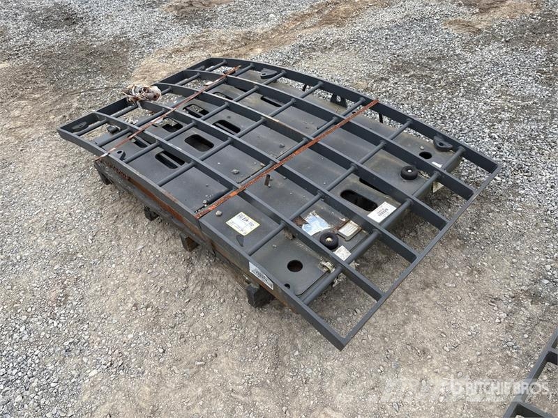 DaeQuip HE120 68 in Cab Guard 其他组件