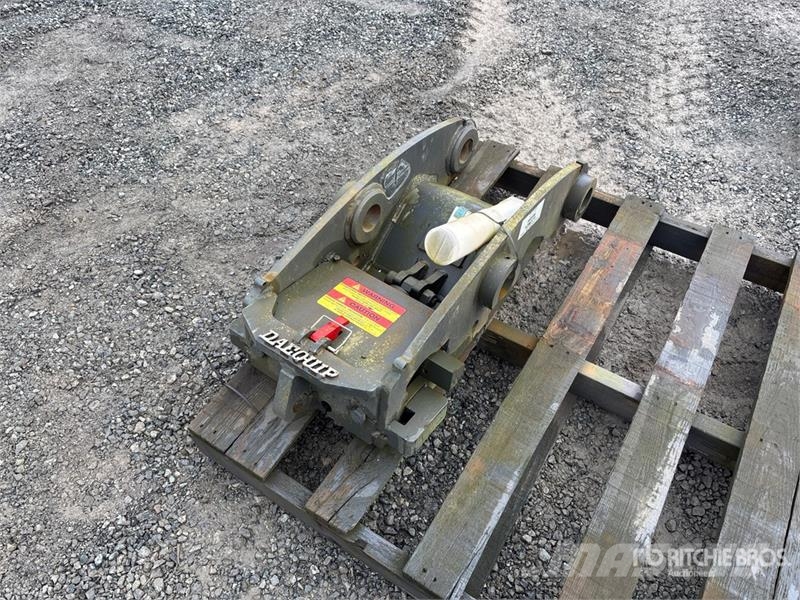 DaeQuip HE120 Quick Coupler Бързи съединители