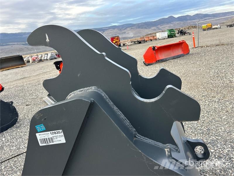DaeQuip HE15036 36 in Digging Excavator Bucket (Unused) Kauhat