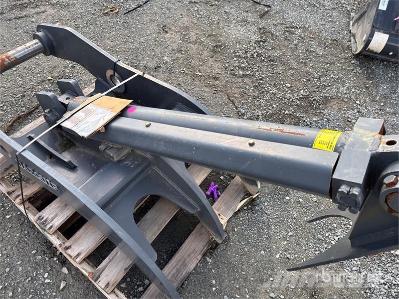 DaeQuip HE200 26 in Hydraulic Excavator Thumb Kanalak