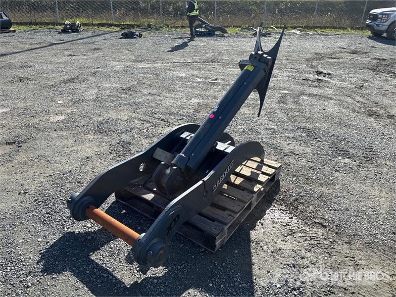 DaeQuip HE200 26 in Hydraulic Excavator Thumb (Unused) دلاء