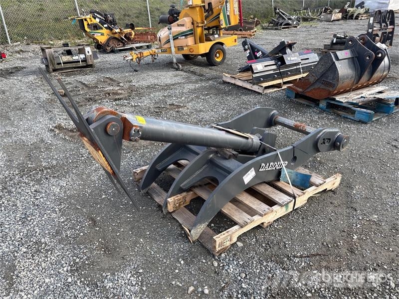 DaeQuip HE200 26 in Hydraulic Excavator Thumb Kanalak