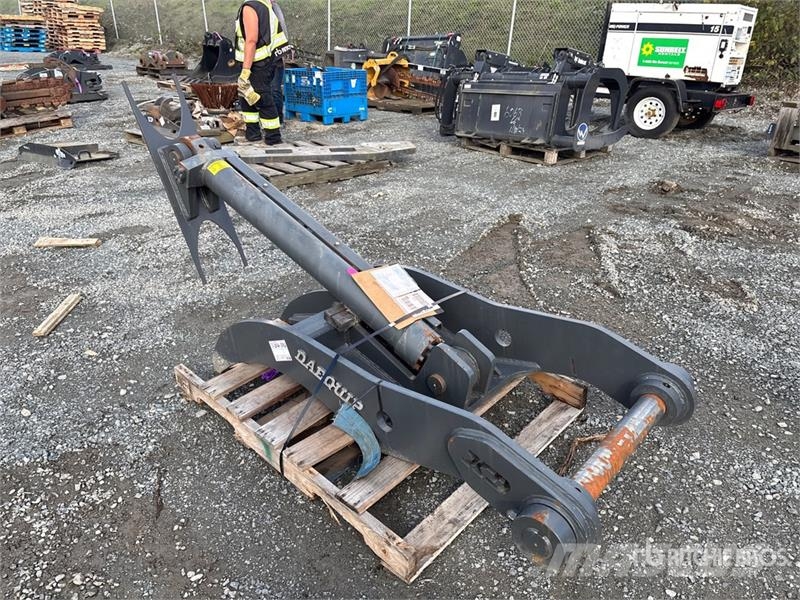 DaeQuip HE200 26 in Hydraulic Excavator Thumb Kanalak