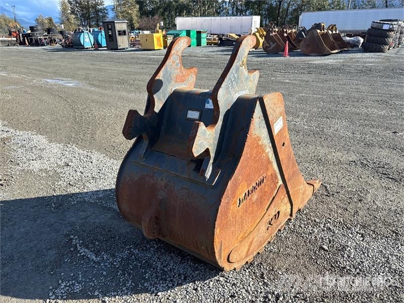 DaeQuip HE200 32 in Digging Excavator Bucket Kauhat