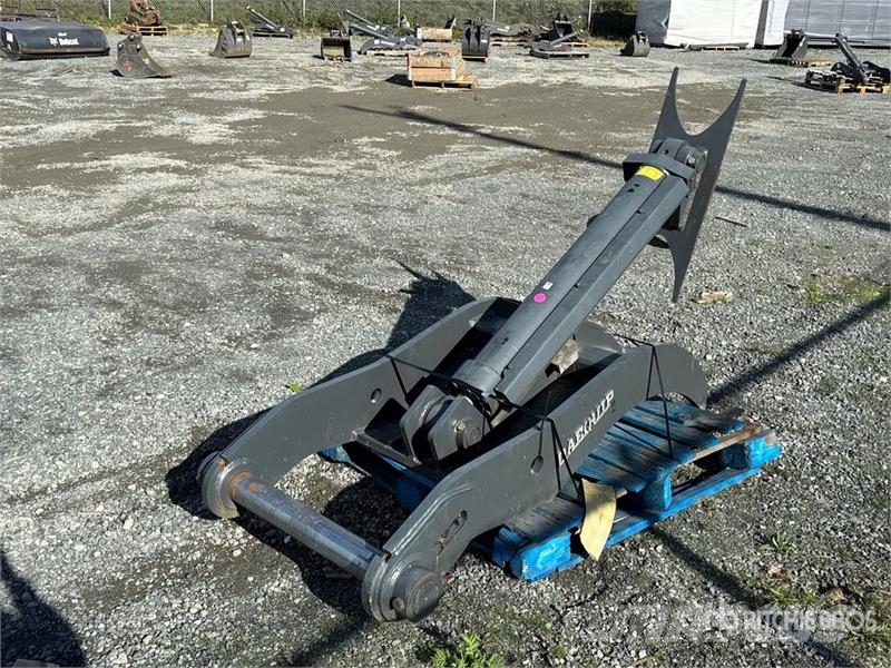 DaeQuip HE200 42 in Hydraulic Excavator Thumb (Unused) دلاء