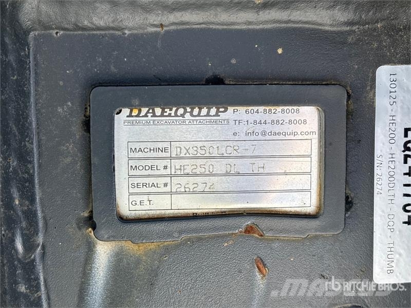 DaeQuip HE200 42 in Hydraulic Excavator Thumb (Unused) دلاء
