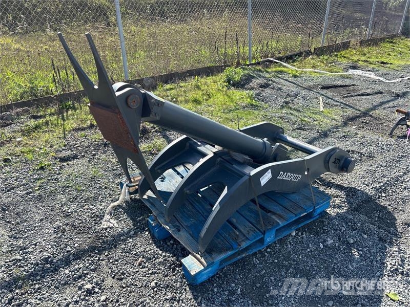 DaeQuip HE200 42 in Hydraulic Excavator Thumb (Unused) دلاء