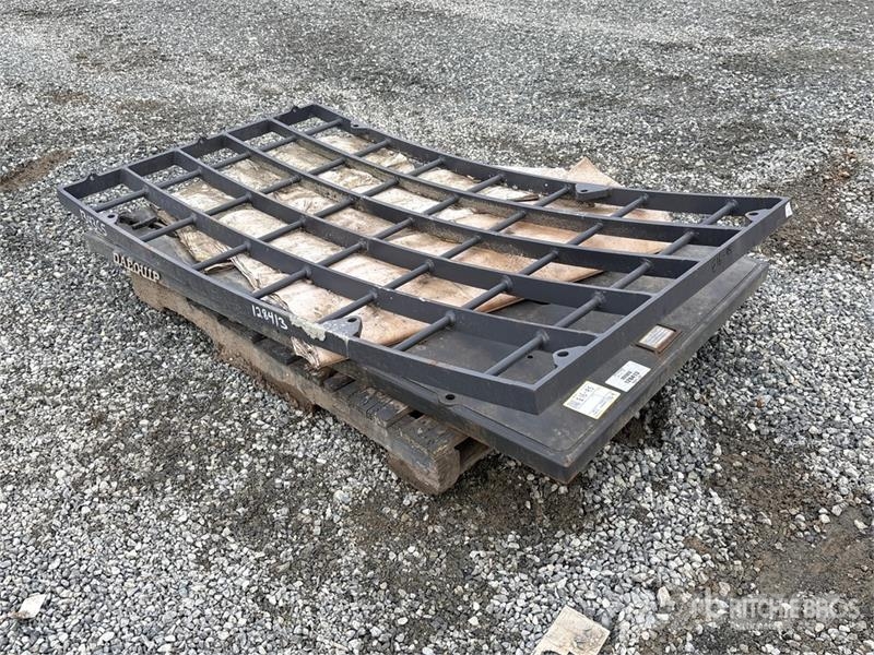 DaeQuip HE200 68 in Cab Guard Autres accessoires