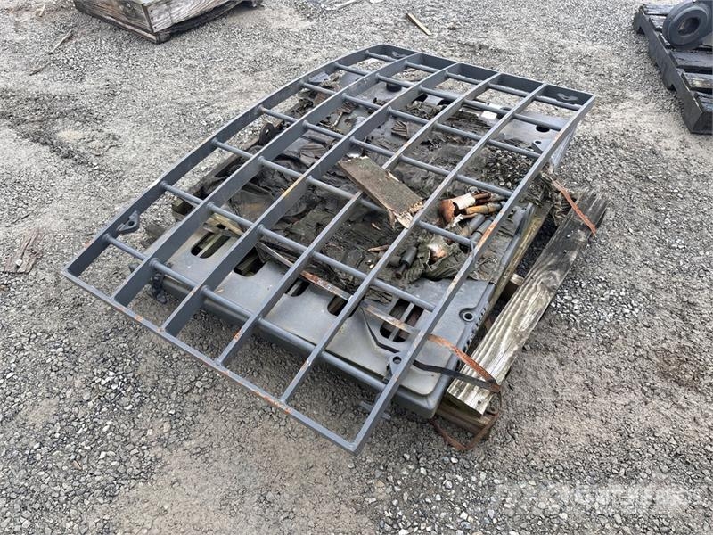 DaeQuip HE200 70 in Cab Guard Други компоненти