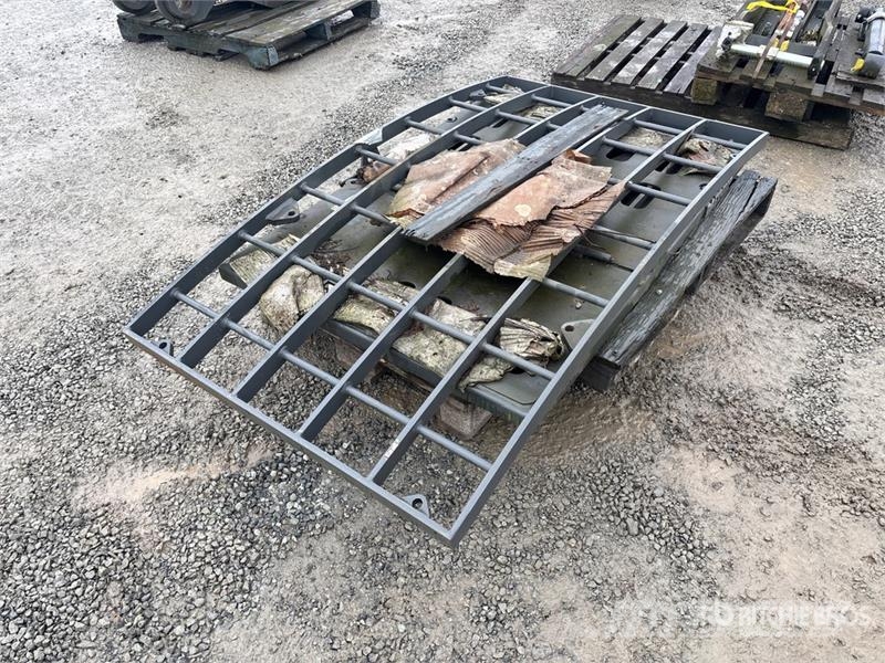 DaeQuip HE200 70 in Cab Guard Other components
