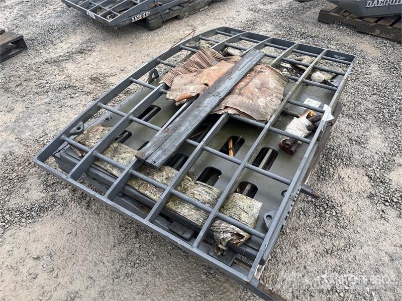 DaeQuip HE200 70 in Cab Guard Other components