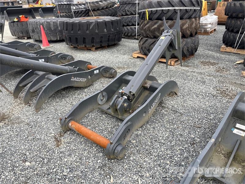 DaeQuip HE250 62 in Hydraulic Excavator Thumb Kašike / Korpe
