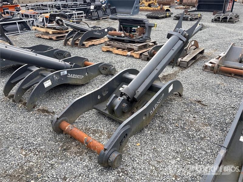 DaeQuip HE250 62 in Hydraulic Excavator Thumb Kašike / Korpe