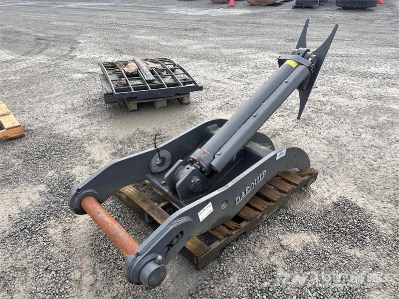 DaeQuip HE250 64 in Hydraulic Excavator Thumb Кофи