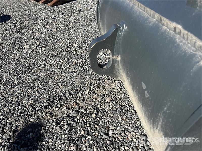 DaeQuip HE250 H 42 in Digging Excavator Bucket (Unused) Kauhat