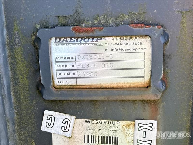 DaeQuip HE300 42 in Digging Excavator Bucket Kauhat