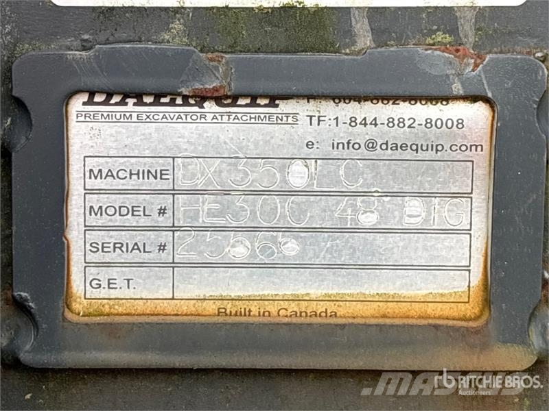 DaeQuip HE300 46 in Digging Excavator Bucket Kauhat