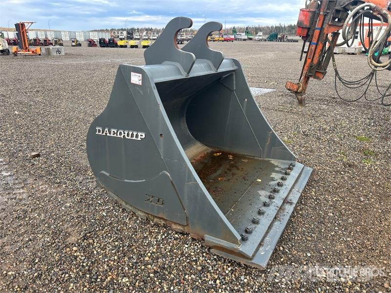 DaeQuip HE300 72 In 72 in Q/C Cleanup Excavator Bucket - F Kauhat