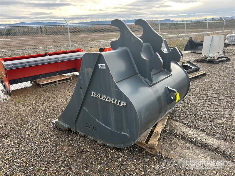 DaeQuip HE300 72 In 72 in Q/C Cleanup Excavator Bucket - F Kauhat