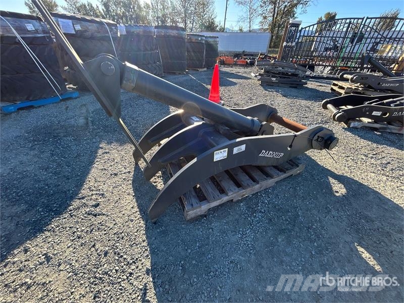 DaeQuip HE300 Hydraulic Excavator Thumb Kausi