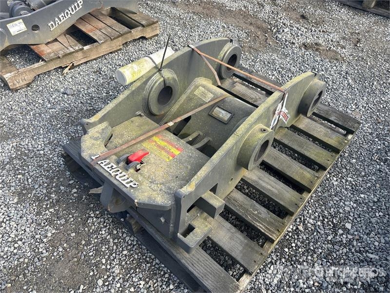 DaeQuip HE300 Quick Coupler Бързи съединители