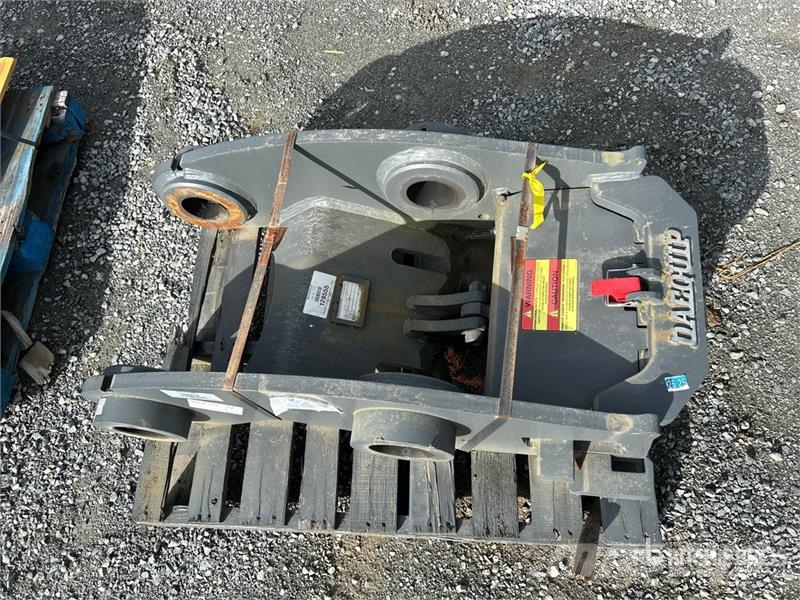 DaeQuip HE300 Quick Coupler (Unused) موصلات سريعة