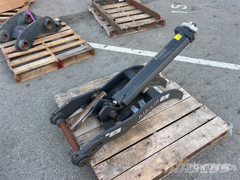 DaeQuip HE80DLTH 28 in Hydraulic Excavator Thumb (Unused) Ковші