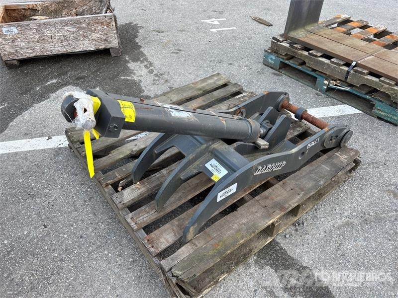 DaeQuip HE80DLTH 28 in Hydraulic Excavator Thumb (Unused) Ковші