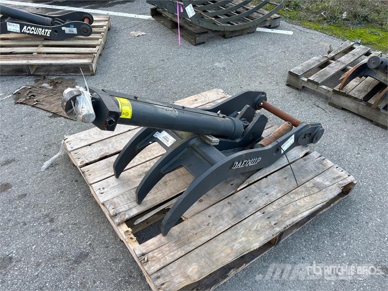 DaeQuip HE80DLTH 28 in Hydraulic Excavator Thumb (Unused) Ковші