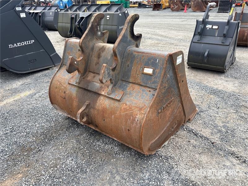  Deaquip HE200 WMB 58 in Q/C Cleanup Excavator Buck バケット