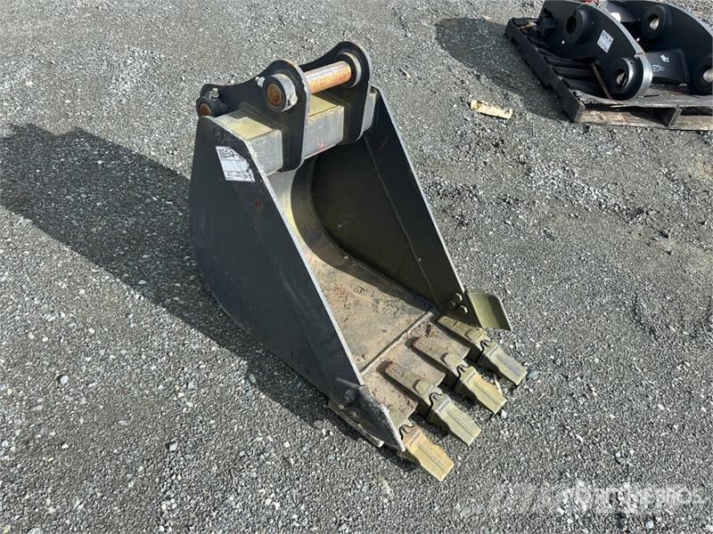 Develon 17.7 in Digging Excavator Bucket (Unused) Kanalak