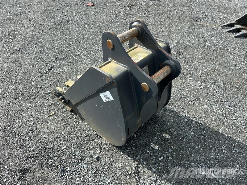 Develon 17.7 in Digging Excavator Bucket (Unused) Kanalak