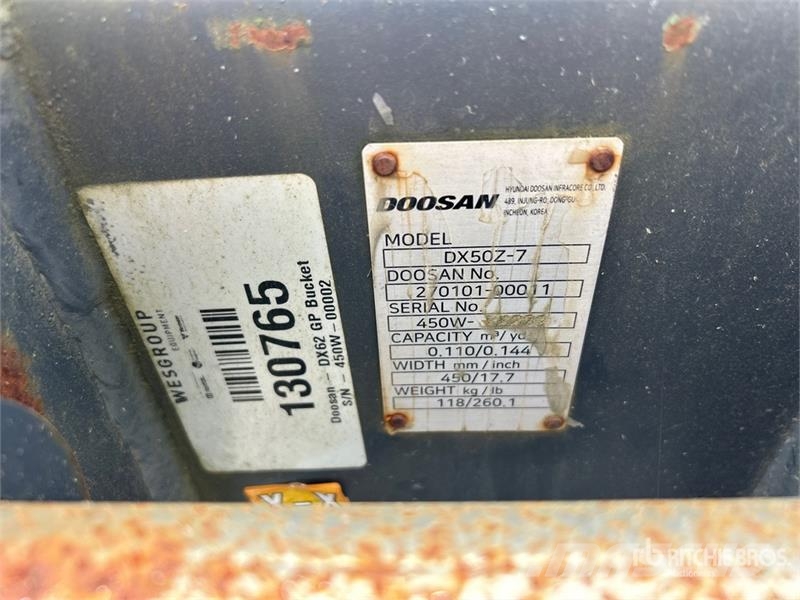 Develon 17.7 in Digging Excavator Bucket (Unused) Kanalak