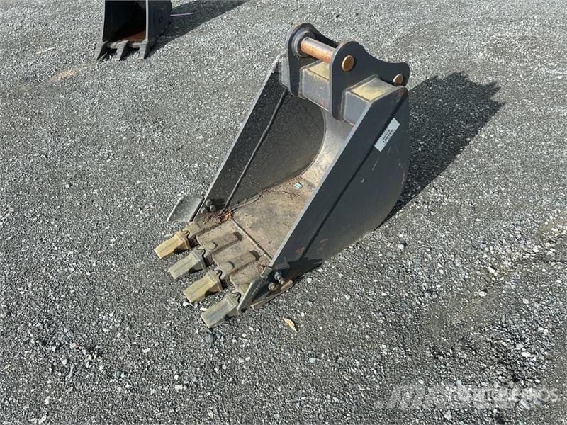 Develon 17.7 in Q/C Digging Excavator Bucket (Unused) Buckets
