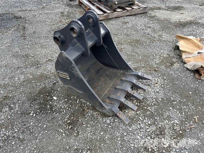 Develon 24 in Digging Excavator Bucket (Unused) Bakken