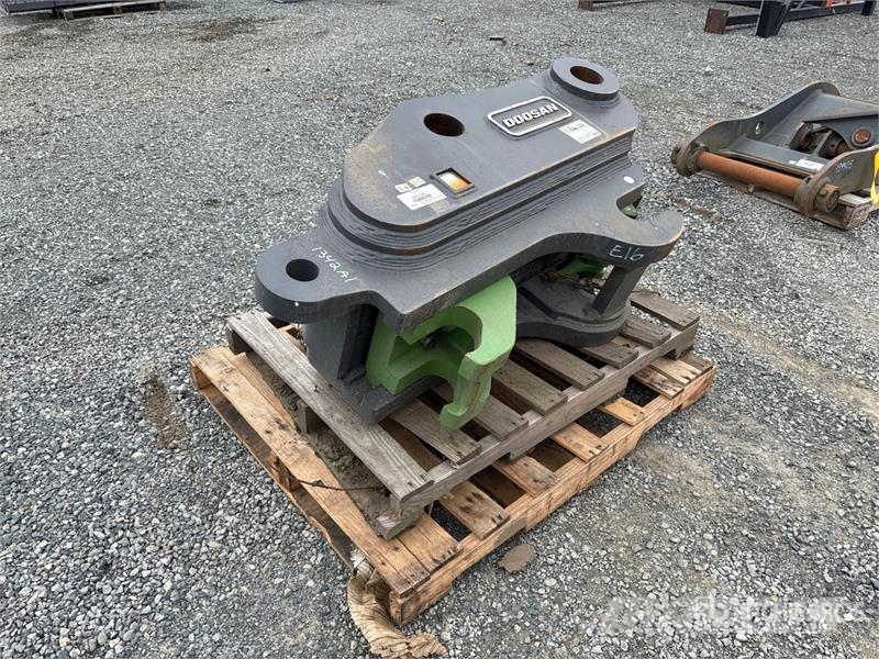 Develon QC-100H1G3-321 Excavator Coupler (Unused) Rychlospojky