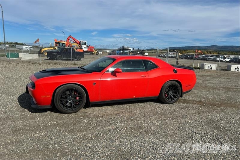 Dodge Challenger SRT Hellcat Automobile Automobili