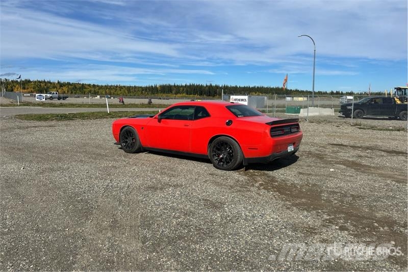 Dodge Challenger SRT Hellcat Automobile Automobili