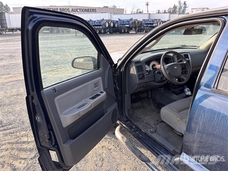 Dodge Dakota SLT 4x4 Crew Cab Pickup Otros