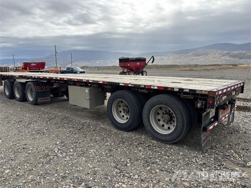Doepker 28 ft T/A Pup Flatbed Trailer مقطوروات مسطحة/مفصلية الجوانب